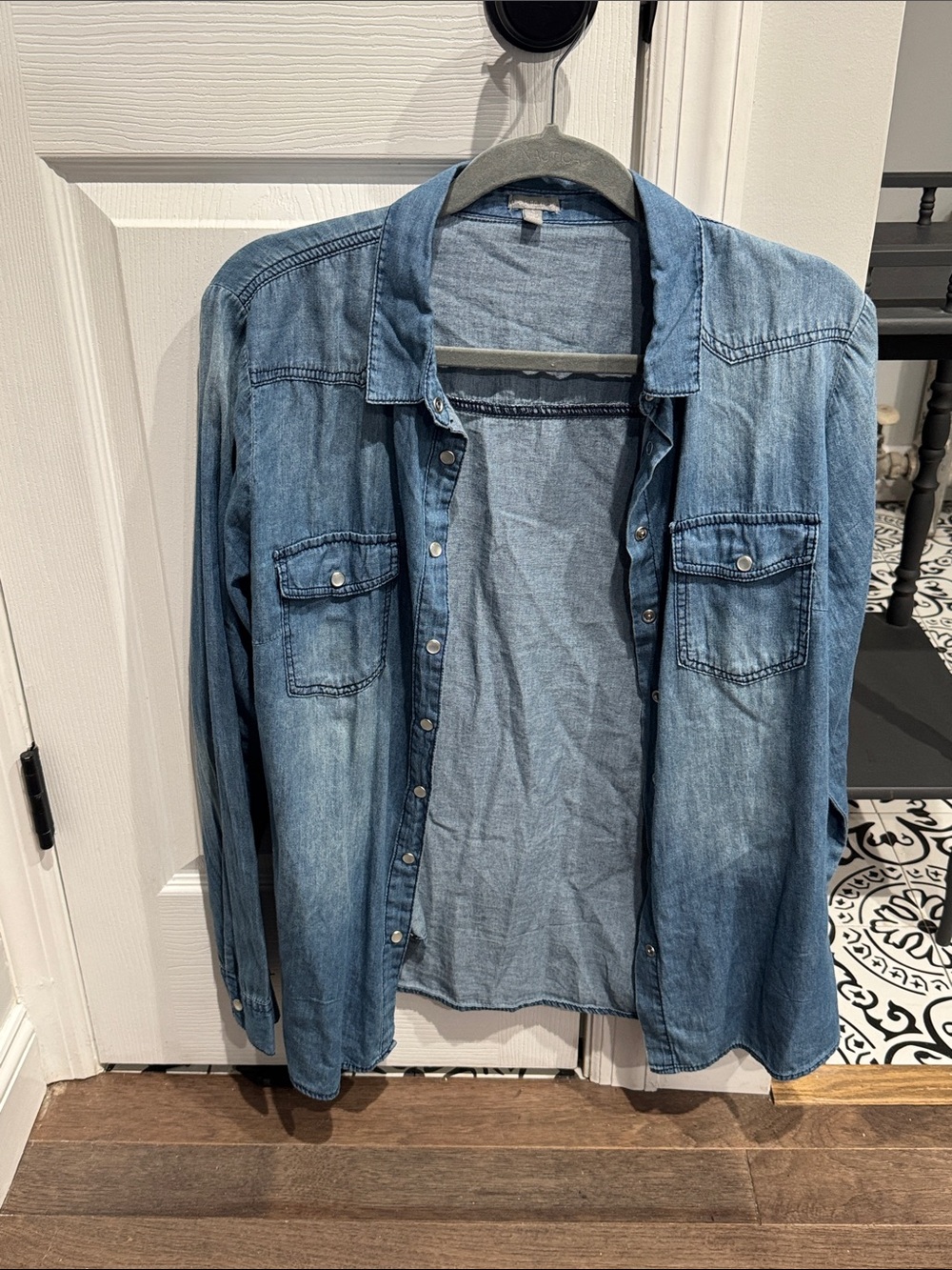 Women’s Charlotte Russe denim button down size large
